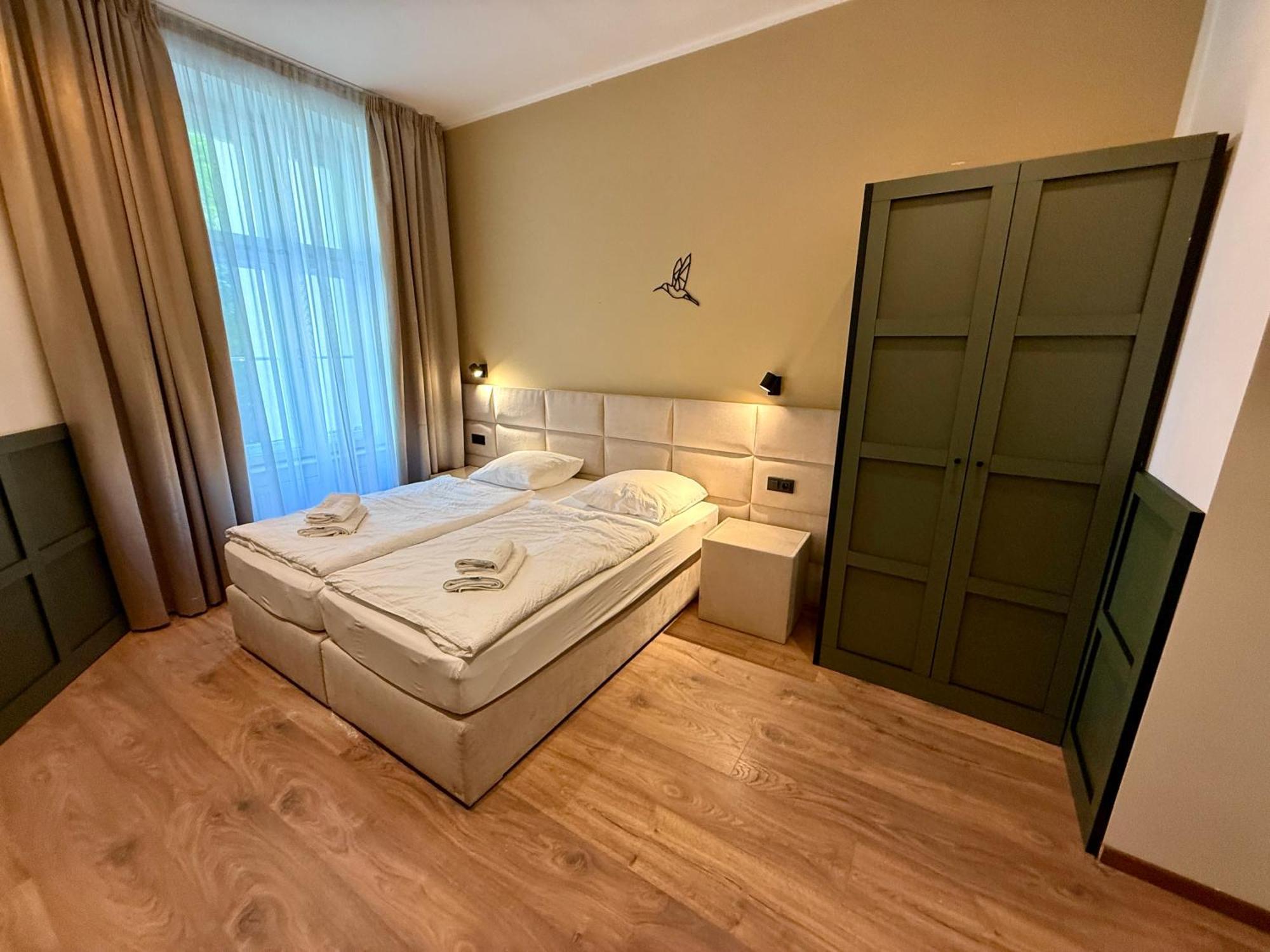 Luxury Kmochova *